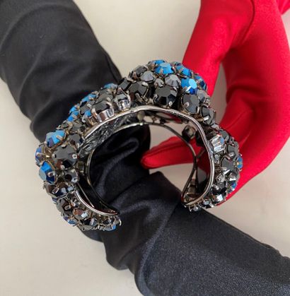 null PHILIPPE FERRANDIS Paris Cuff in steel patinated metal and black and blue strass...