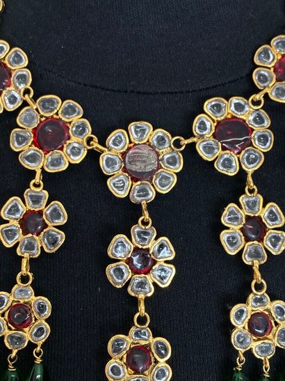 null GRIPOIX in the taste of CHANEL Necklace drapery with floral motifs in gilded...