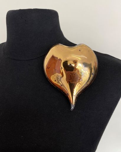  CHRISTIAN LACROIX Made in France Heart brooch made of golden blown glass of Venice...