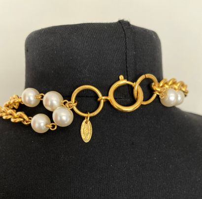 null CHANEL Long necklace with 2 rows of gold metal and pearly pearls - signed

Length...