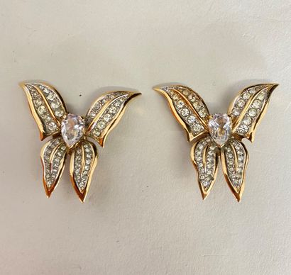 DORLAN Paire de clips d'oreilles papillon en métal doré et strass - signée 3,5x4cm...