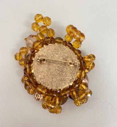 null Gold resin flower brooch with amber and brown faceted glass beads - unsigned

10x7...