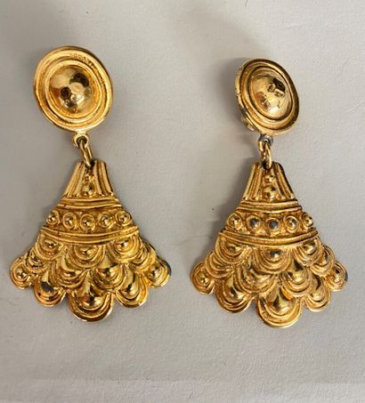 null CHRISTIAN DIOR Germany 1974 Pair of gilded metal palmette ear clips - signed...