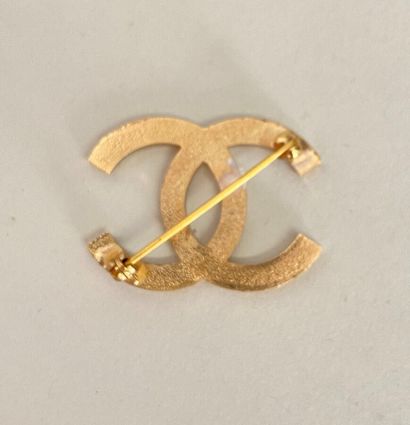 null CHANEL Double C brooch in plain gold metal - unsigned 

2,5x3cm