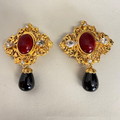 null GRIPOIX in the taste of CHANEL Pair of ear clips in gilded metal with red glass...