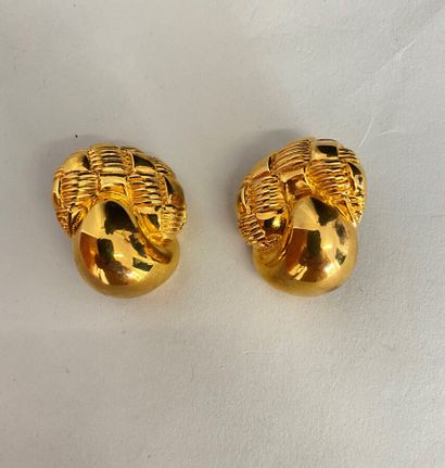 null CELINE Paris Made in France Pair of cornucopia ear clips in gold metal - signed

Height...