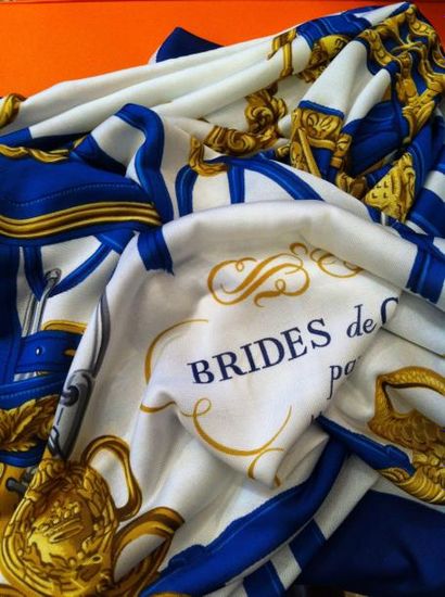 HERMES Paris "Brides de Gala" par Hugo Grygkar Carré en jersey de soie/jersey silk...