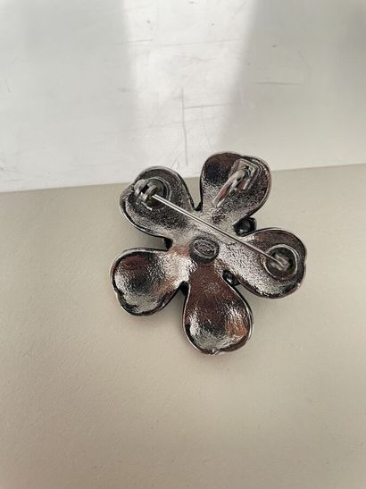 null CHANEL Flower and ladybug brooch pendant in steel and black enamel, ivory and...