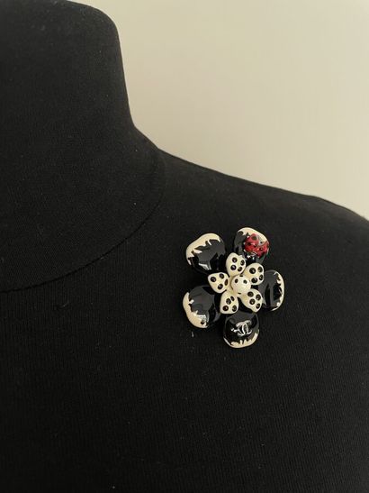 null CHANEL Flower and ladybug brooch pendant in steel and black enamel, ivory and...