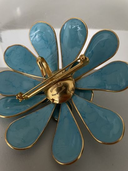 null CHANEL Made in France by GRIPOIX Camellia brooch pendant in gold metal and turquoise...