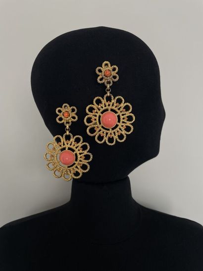 null KENNETH JAY LANE Pair of openwork and twisted flower clips in gold metal and...