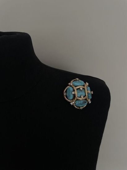 null CHANEL by ROBERT GOOSSENS Gilded metal brooch with turquoise glass and small...
