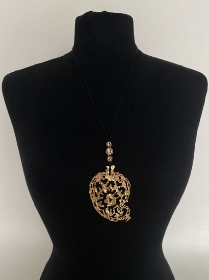 null CHRISTIAN LACROIX Openwork gold metal boteh pendant with small rhinestone balls...
