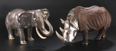 LUIZ FERREIRA Rhinocéros en argent et bois sculpté, les cornes en ivoire et les yeux...