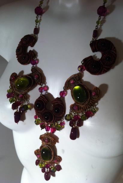 HENRY Important collier à pendants composé de six motifs en talosel prune ornés de...