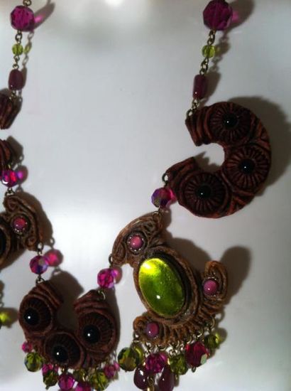 HENRY Important collier à pendants composé de six motifs en talosel prune ornés de...