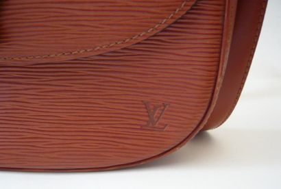 LOUIS VUITTON Sac à bandoulière modèle Saint Cloud en cuir épi fauve - Longueur:...