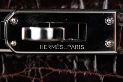 HERMES Paris Made in France Sac Birkin 25cm en crocodile niloticus couleur chocolat...