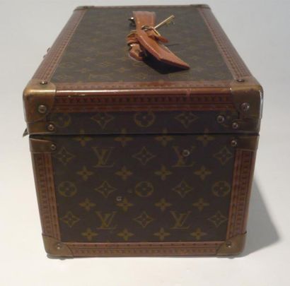 LOUIS VUITTON N° 950947 Vanity Case en toile monogram et cuir, avec clefs - Longueur:...