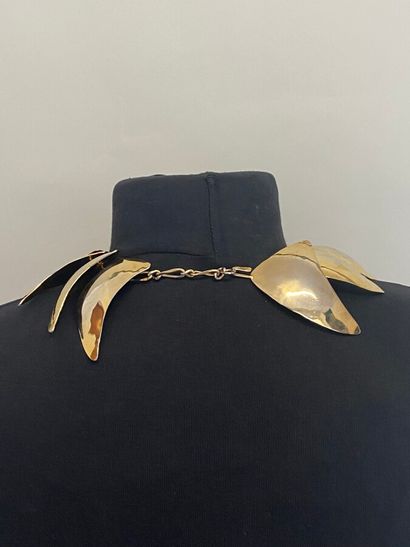 null YVES SAINT LAURENT Necklace with fins in plain gold metal and rhinestones baguettes...