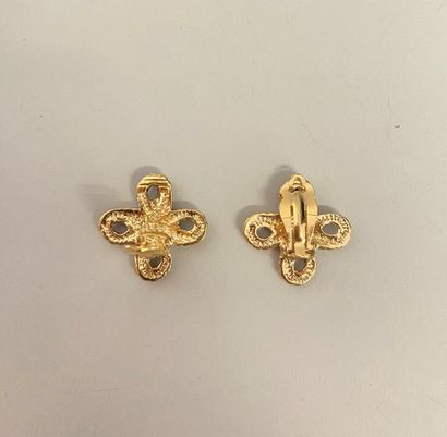 null YVES SAINT LAURENT Paire de clips cordelière en métal doré - siglée

3x3cm