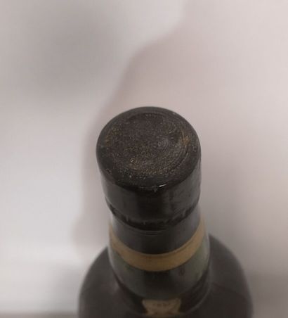 null 1 bouteille PORTO Very Old Tawny - QUINTA do MIRANTE 1921 

Etiquette légèrement...