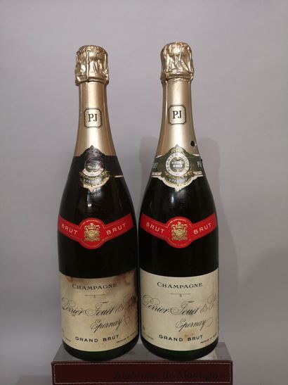 null 2 bouteilles CHAMPAGNE Grand Brut - PERRIER JOUET Années 1990 

Etiquettes ...