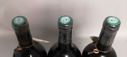 null 3 bouteilles TORRES "Grans Muralles" - Conca de Barbera 1998 

Etiquettes légèrement...
