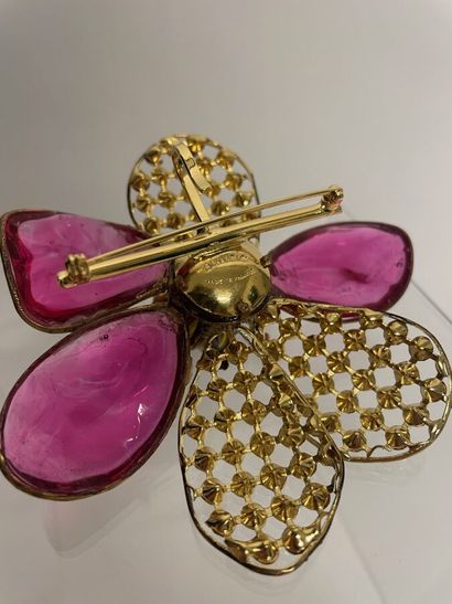 null CHANEL Made in France par GRIPOIX Broche pendentif fleur en métal doré pétales...