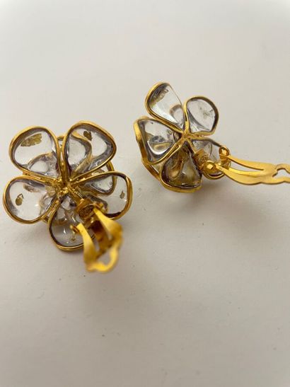 null CHANEL Made in France par GRIPOIX Paire de clips d'oreilles camélia en métal...