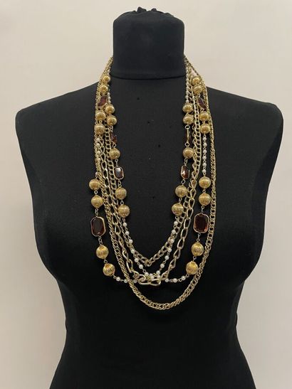 null Necklace multi strands in gilded metal with pearly beads and amethyst rhinestones...