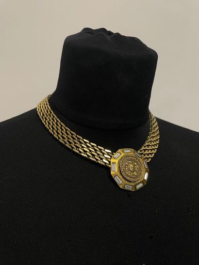 null PIERRE BALMAIN Paris Set composed of a necklace with a medal and baguette rhinestones...