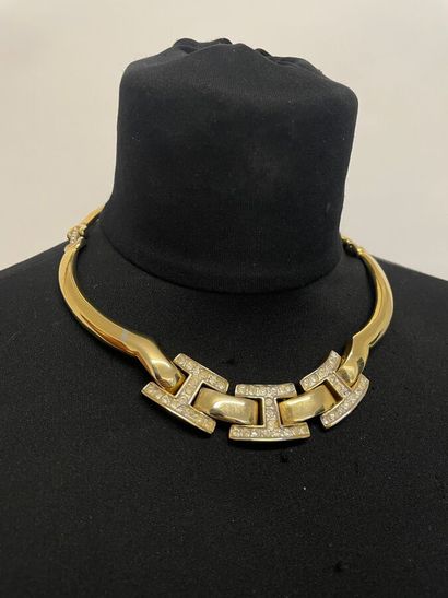 null PIERRE CARDIN Gold plated torque necklace with rhinestones - signed 
Inside...