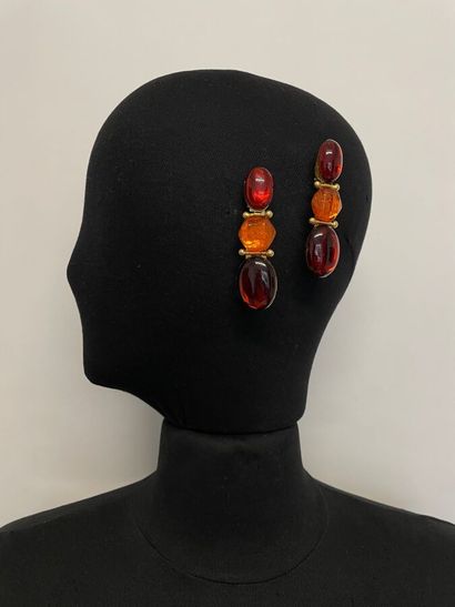 null SIKI DE SOMALIE Paris Pair of ear clips in gold metal and amber glass cabochons...