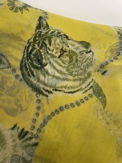 null ESCADA Silk chiffon stole printed with feline heads in grisaille on a yellow...
