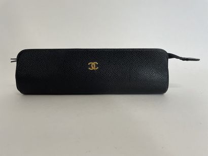 null CHANEL Made in France Black grained leather case with the brand's logo in gold...