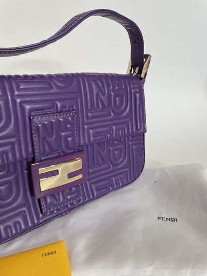 null FENDI Baguette shoulder bag in mauve embossed leather with brand name clasp...