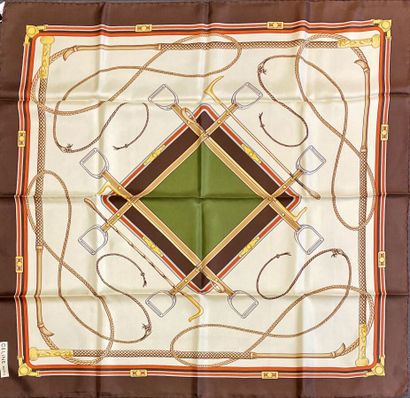 null CELINE Paris Silk scarf with ivory background and brown border
(good condit...