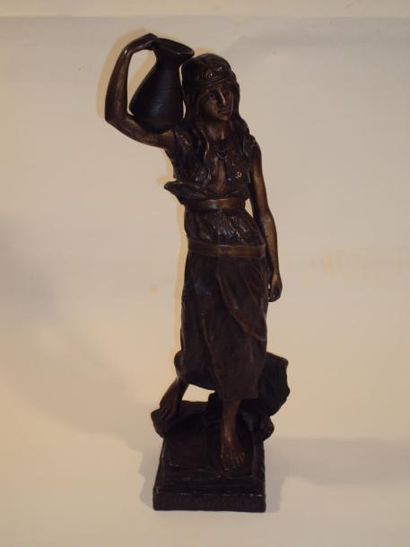 G. COUDRAY La fille d'Assouan bronze orientaliste Ht: 49 cm