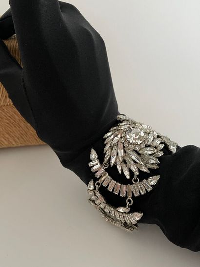 null YVES SAINT LAURENT Haute Couture par Roger SCEMAMA Bracelet joaillerie en métal...