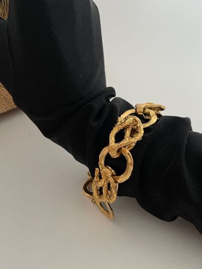 null YVES SAINT LAURENT Made in France Bracelet en métal doré à anneaux circulaires...