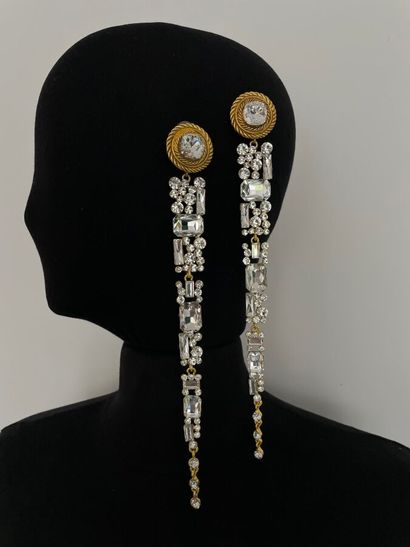 null YVES SAINT LAURENT Haute Couture Paire de clips d'oreilles en métal doré tressé...
