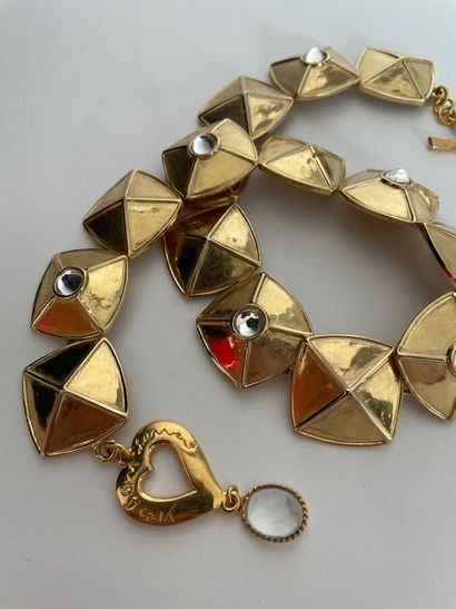 null YVES SAINT LAURENT Made in France Collier en métal doré à motifs pyramidaux...