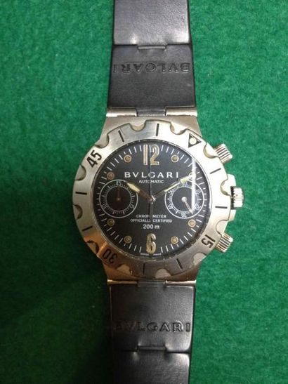 BULGARI Montre chronographe en acier, le bracelet en caoutchouc