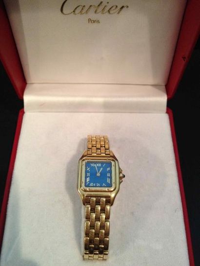 CARTIER Bracelet montre de dame modèle Panthère en or avec cadran bleu lapis lazuli-...