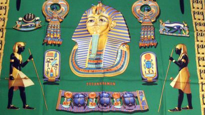HERMES Paris "Tutankhamun" par Dimitri Rybaltchenko Carré en soie verte, bleue et...
