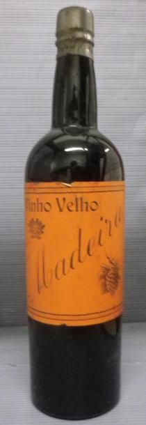 null 1 Bouteille MADEIRA VINHO VELHO Bouteille des années 1950. Bottle from the ...