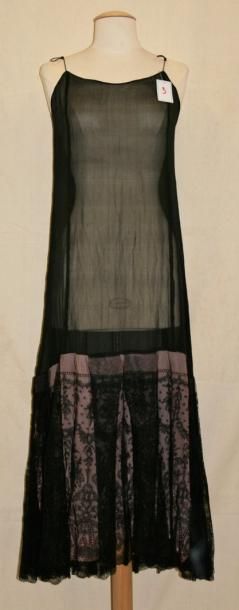 ANONYME Robe longue en mousseline de soie et dentelle noire et rose T38/40 - circa...