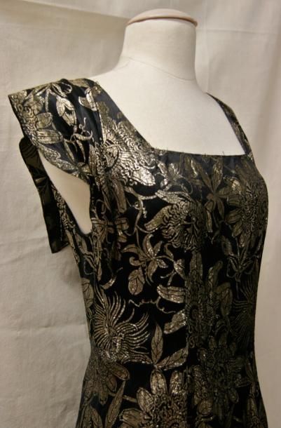 ANN TALBOT Robe en lamé de soie à motifs de fleurs de couleur noire et or - circa...