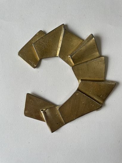 null Bracelet rigide à ailettes en métal doré 
Largeur intérieure 5 cm